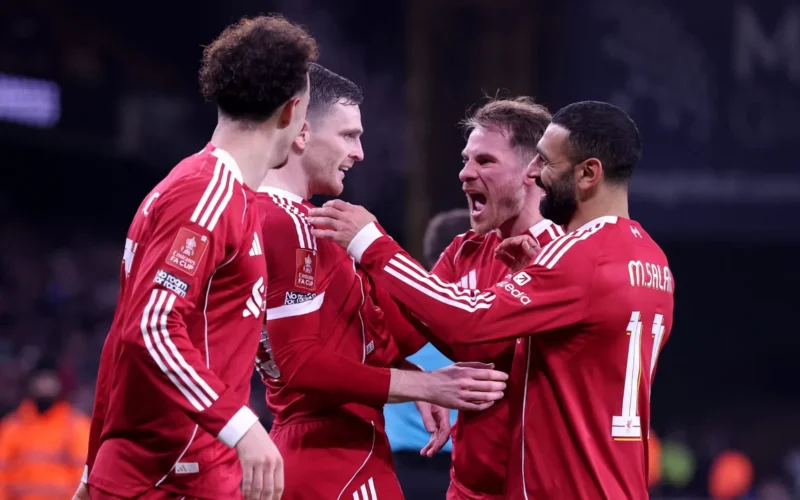 ليفربول وأديداس يعيدان إحياء القميص الأيقوني لموسم 1995-1996 في خطوة مفاجئة